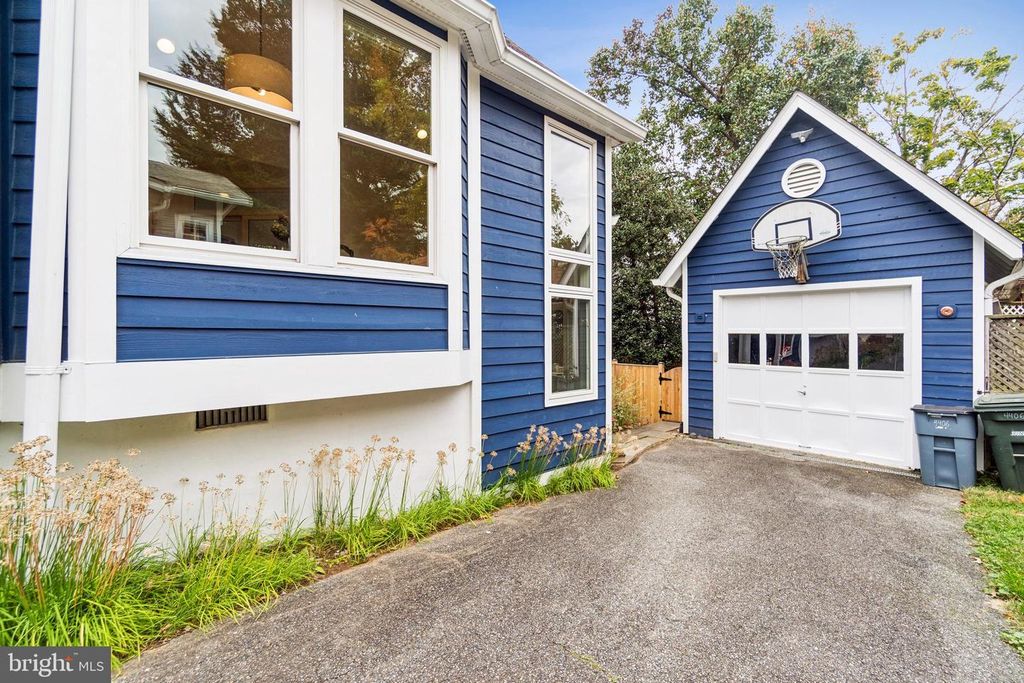 Image 46 of property listing at 4406 STANFORD ST, Chevy Chase, MD 20815