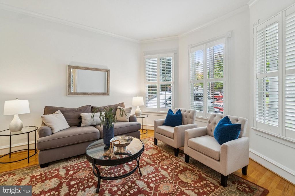 Image 7 of property listing at 4406 STANFORD ST, Chevy Chase, MD 20815