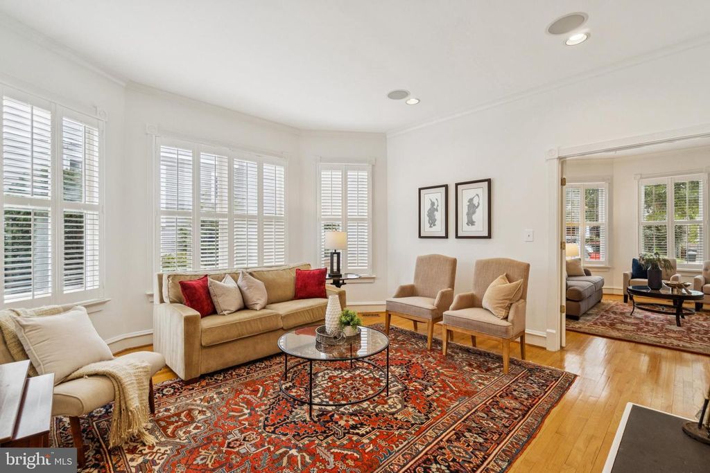 Image 8 of property listing at 4406 STANFORD ST, Chevy Chase, MD 20815