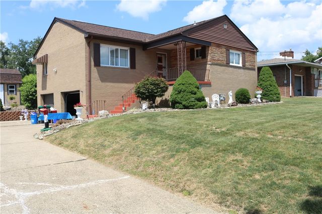 555 Fairway St, South Strabane, PA 15301