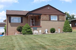 555 Fairway St, South Strabane, PA 15301