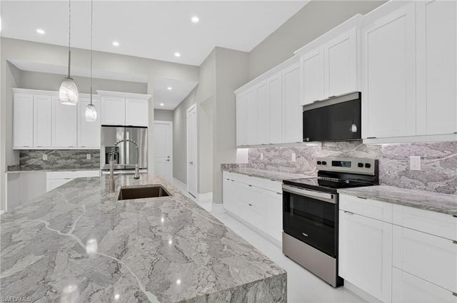 563 15th ST NW, Naples, FL 34120