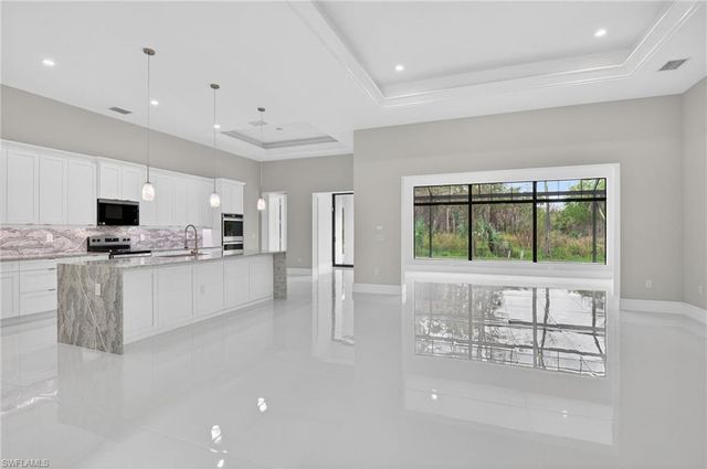 563 15th ST NW, Naples, FL 34120