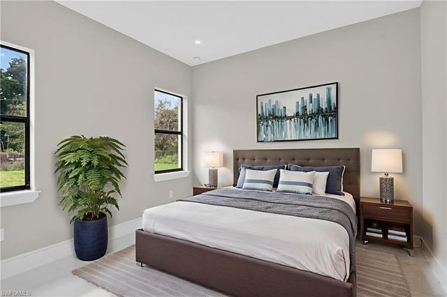 563 15th ST NW, Naples, FL 34120