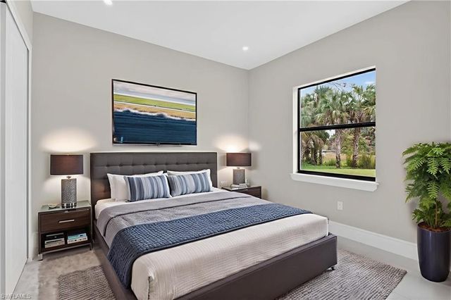 563 15th ST NW, Naples, FL 34120