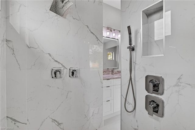 563 15th ST NW, Naples, FL 34120