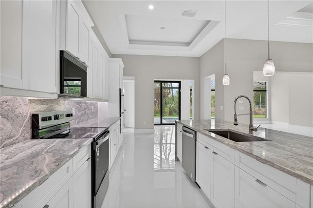 563 15th ST NW, Naples, FL 34120