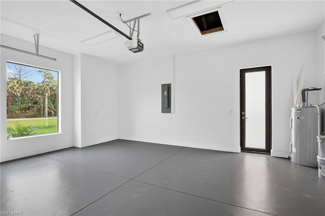 563 15th ST NW, Naples, FL 34120