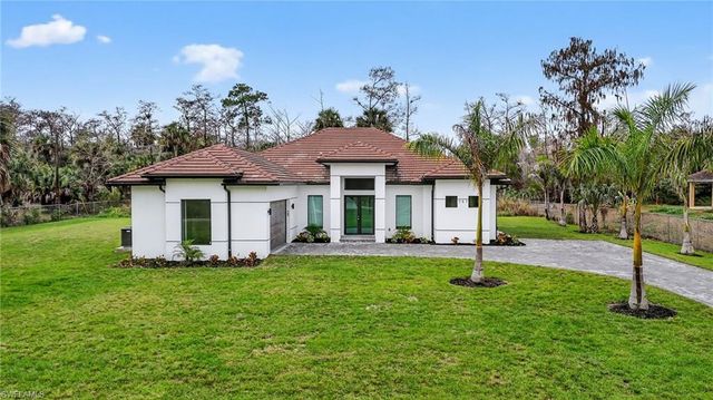 563 15th ST NW, Naples, FL 34120