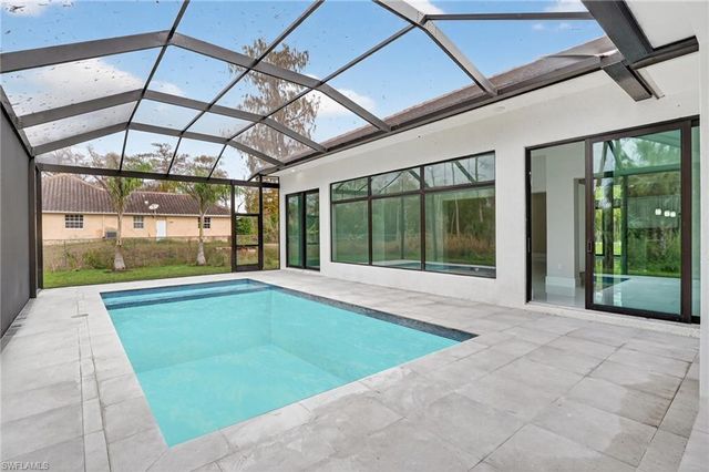 563 15th ST NW, Naples, FL 34120