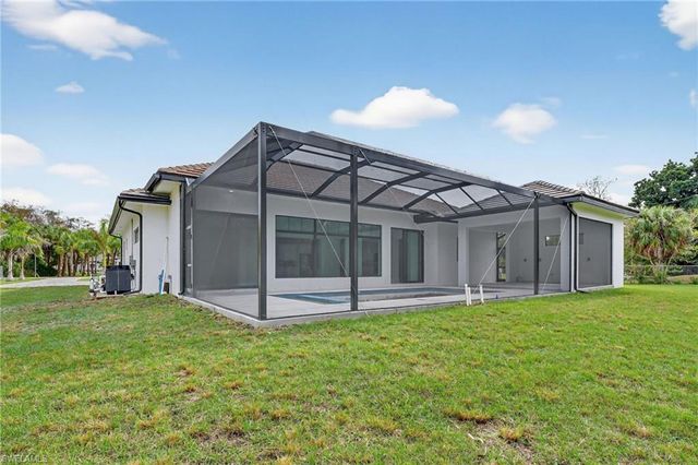 563 15th ST NW, Naples, FL 34120