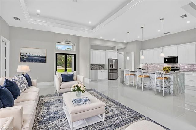 563 15th ST NW, Naples, FL 34120