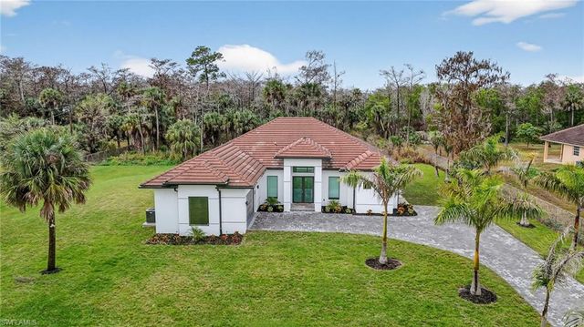 563 15th ST NW, Naples, FL 34120