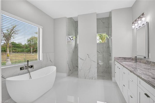 563 15th ST NW, Naples, FL 34120