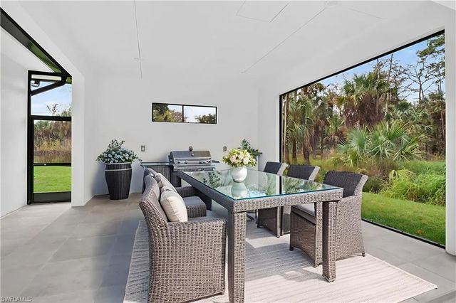 563 15th ST NW, Naples, FL 34120