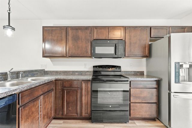 9515 Grand Oaks Drive NE, Cedar Rapids, IA 52402