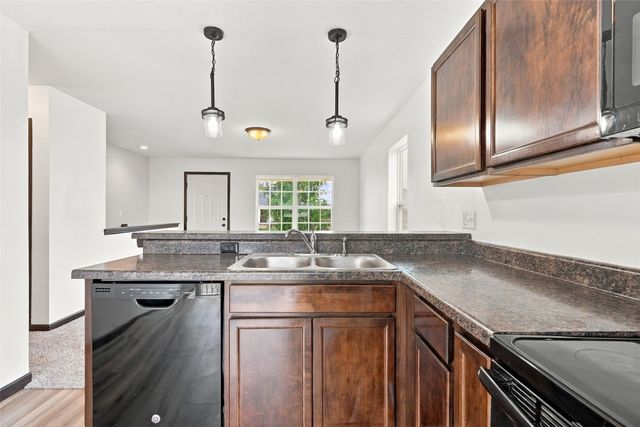 9515 Grand Oaks Drive NE, Cedar Rapids, IA 52402