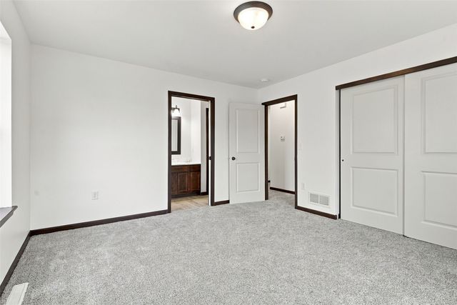 9515 Grand Oaks Drive NE, Cedar Rapids, IA 52402