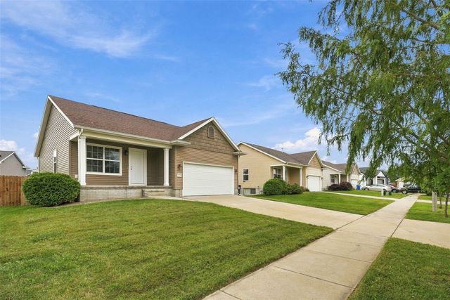 9515 Grand Oaks Drive NE, Cedar Rapids, IA 52402