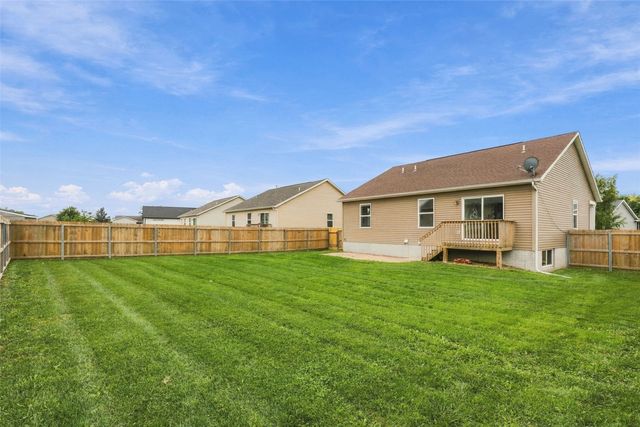 9515 Grand Oaks Drive NE, Cedar Rapids, IA 52402
