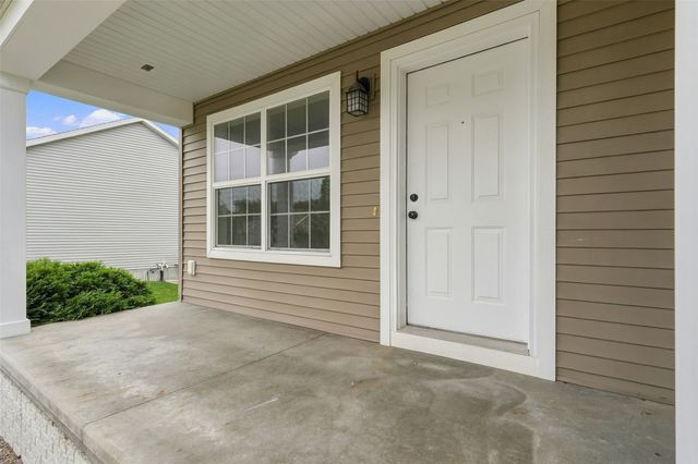 9515 Grand Oaks Drive NE, Cedar Rapids, IA 52402