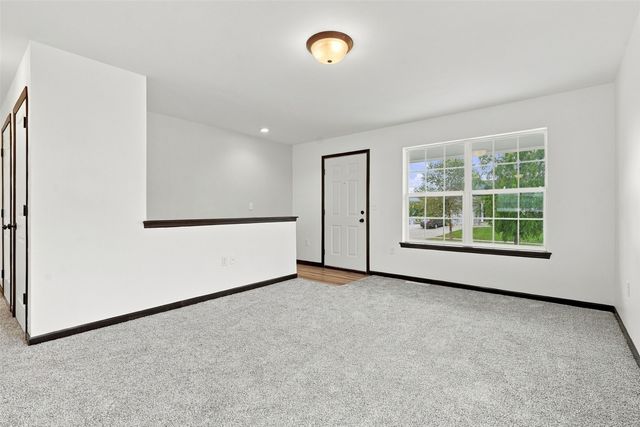 9515 Grand Oaks Drive NE, Cedar Rapids, IA 52402