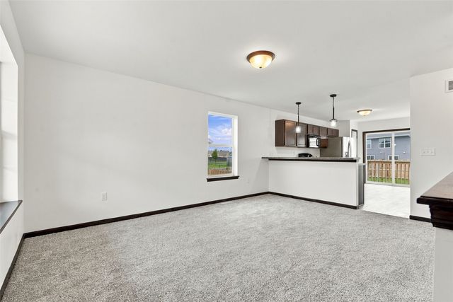9515 Grand Oaks Drive NE, Cedar Rapids, IA 52402