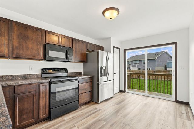 9515 Grand Oaks Drive NE, Cedar Rapids, IA 52402