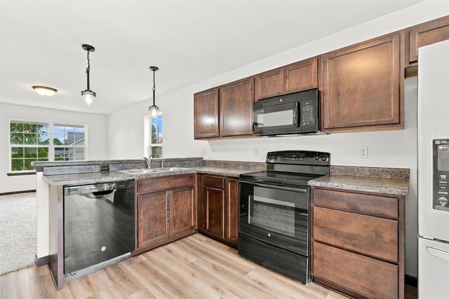 9515 Grand Oaks Drive NE, Cedar Rapids, IA 52402