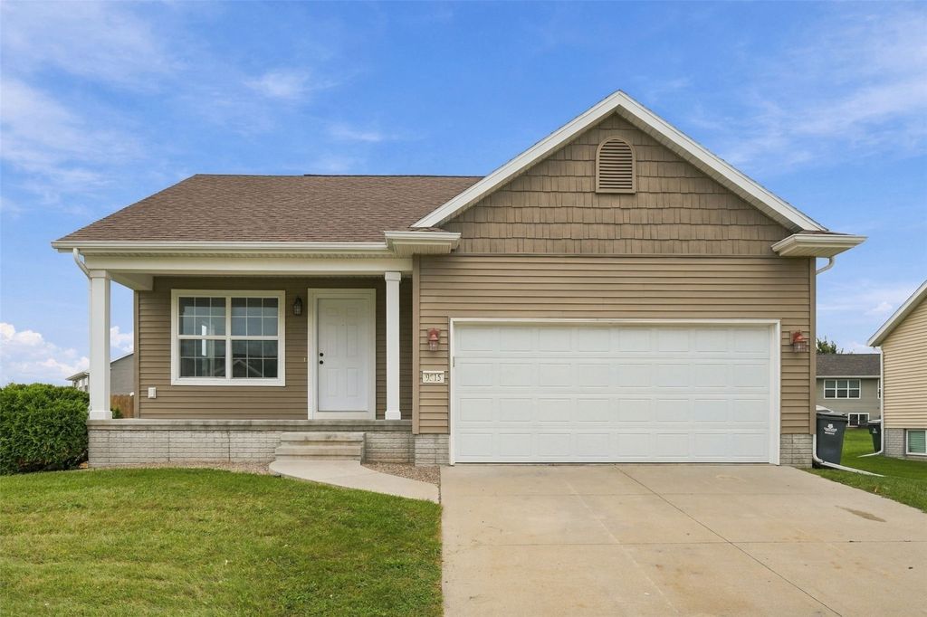 9515 Grand Oaks Drive NE, Cedar Rapids, IA 52402