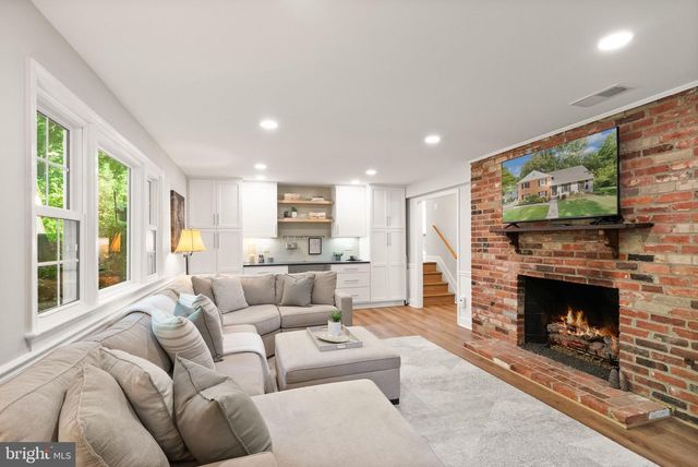 8514 STABLE DR, Alexandria, VA 22308