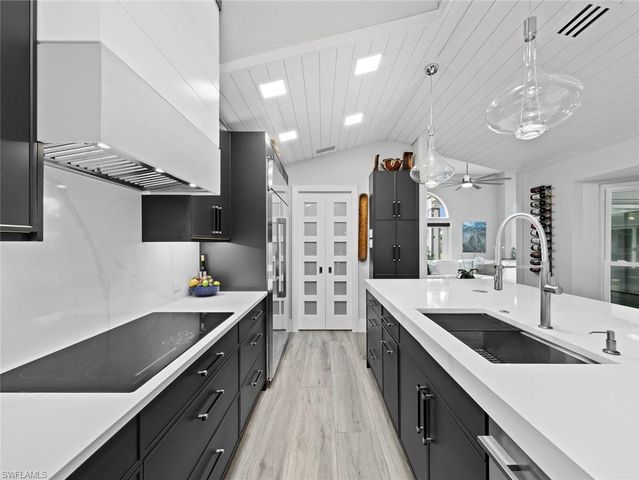 206 Four Knot LN, Osprey, FL 34229