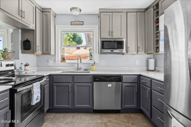 1825 Van Cortland Street, Rotterdam, NY 12303
