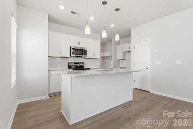 4624 Lakeview Road, Charlotte, NC 28216