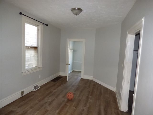 226 Lobinger Ave, N Braddock, PA 15104