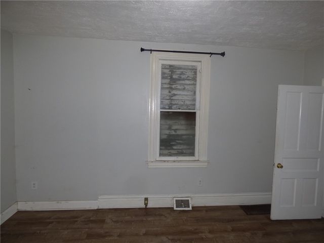 226 Lobinger Ave, N Braddock, PA 15104