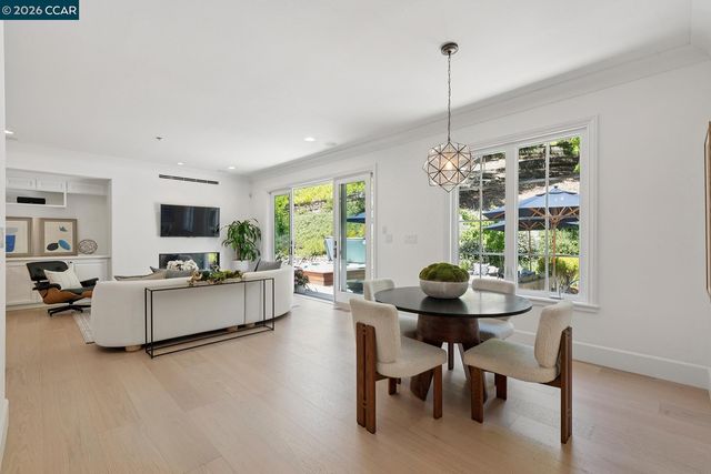 31 Sandy Ct, Orinda, CA 94563