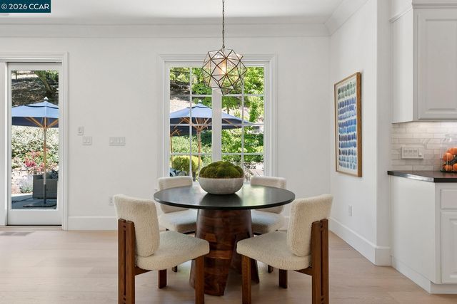 31 Sandy Ct, Orinda, CA 94563