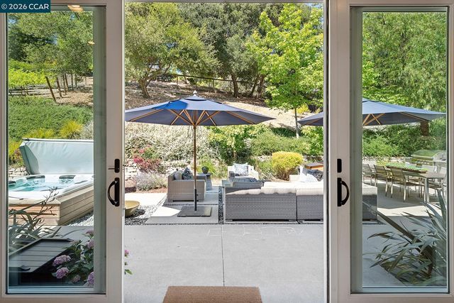 31 Sandy Ct, Orinda, CA 94563