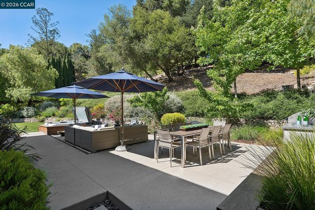 31 Sandy Ct, Orinda, CA 94563