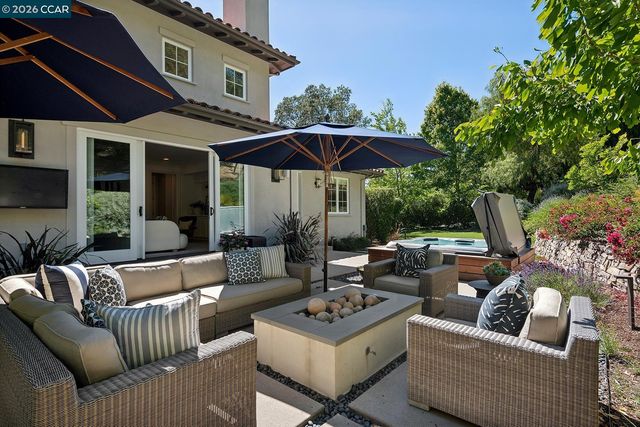 31 Sandy Ct, Orinda, CA 94563