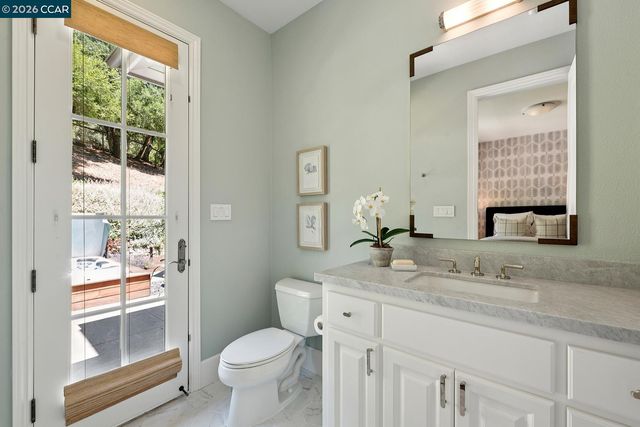 31 Sandy Ct, Orinda, CA 94563