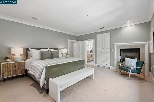 31 Sandy Ct, Orinda, CA 94563