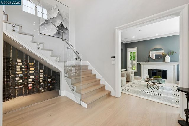 31 Sandy Ct, Orinda, CA 94563