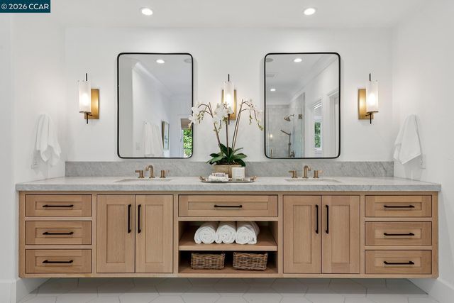 31 Sandy Ct, Orinda, CA 94563