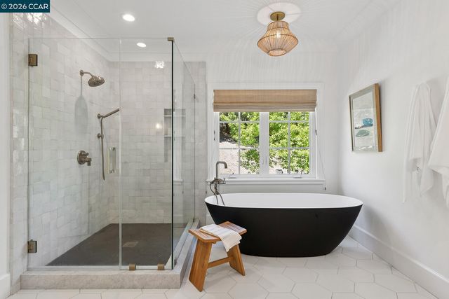 31 Sandy Ct, Orinda, CA 94563