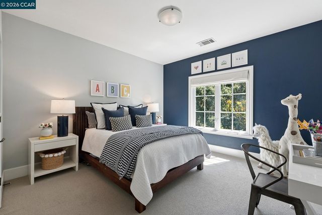 31 Sandy Ct, Orinda, CA 94563