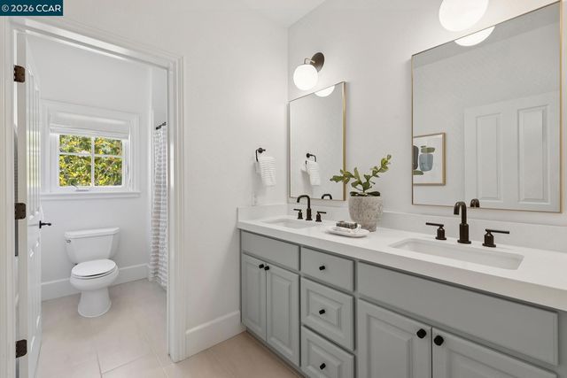 31 Sandy Ct, Orinda, CA 94563
