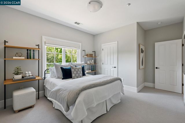 31 Sandy Ct, Orinda, CA 94563