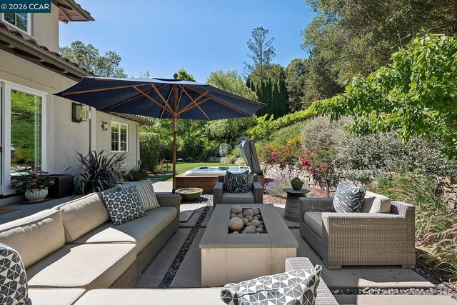 31 Sandy Ct, Orinda, CA 94563